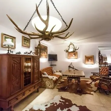 Dworek Mysliwski Villa *